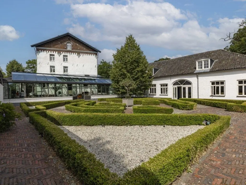 4. Oranjerie